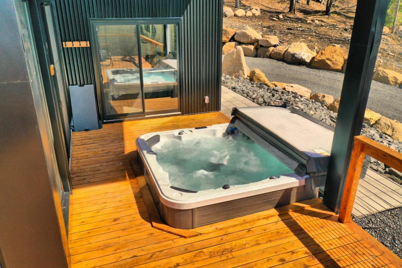 Kallm-Mont-Tremblant Chalet With Hot Tub, Pond & Beach On Private 7Acre Estate Lac-Superieur Buitenkant foto